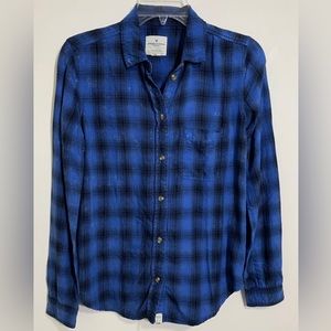 Blue and Black American Eagle Boyfriend Fit Flannel Size: Small